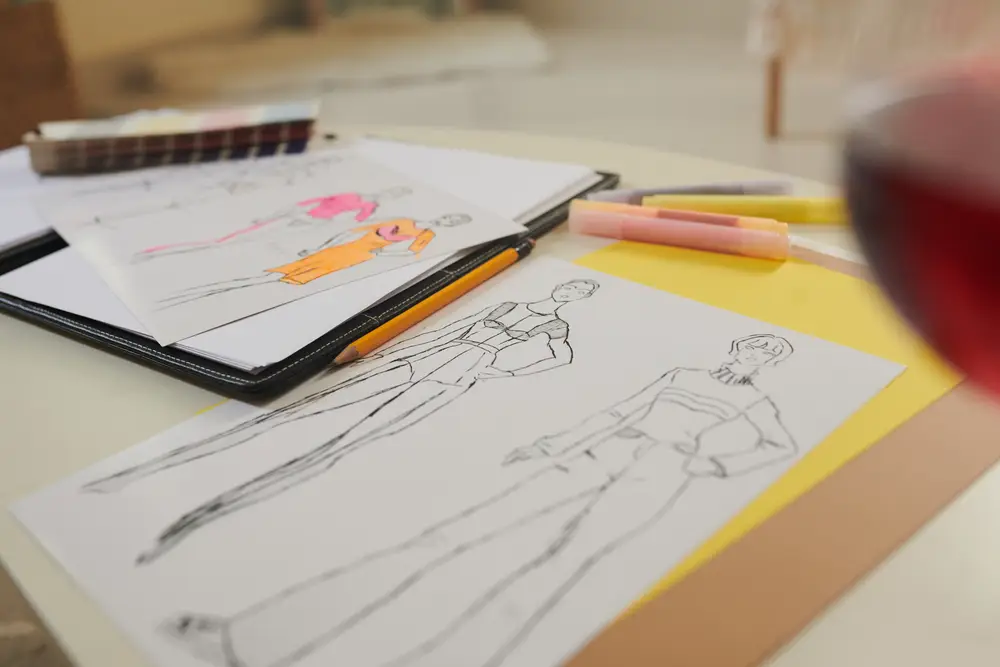 Bocetos de moda para estilismo en producciones artísticas en Madrid.